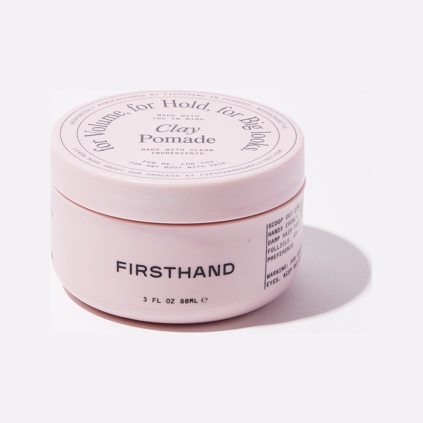 Firsthand Supply Clay Pomade - roze pot schuin met deksel en merknaam