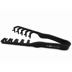 Zwarte The Shave Factory Magic Comb stylingkam met brede knijptanden voor textuur en volume in het haar.